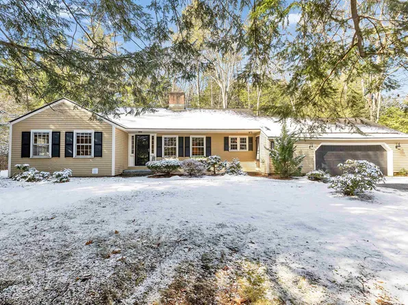 28 Wendover Way, Bedford, NH 03110