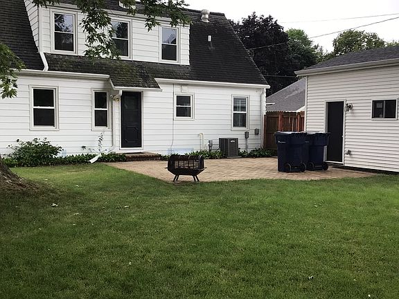 3rd image of 1221 Bennett St