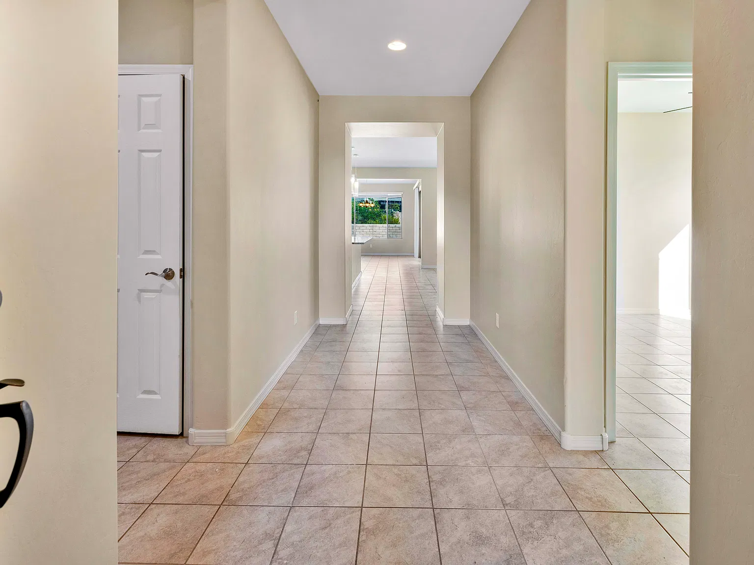 3 bed, 2006 sqft, $2,695 — Photo 4