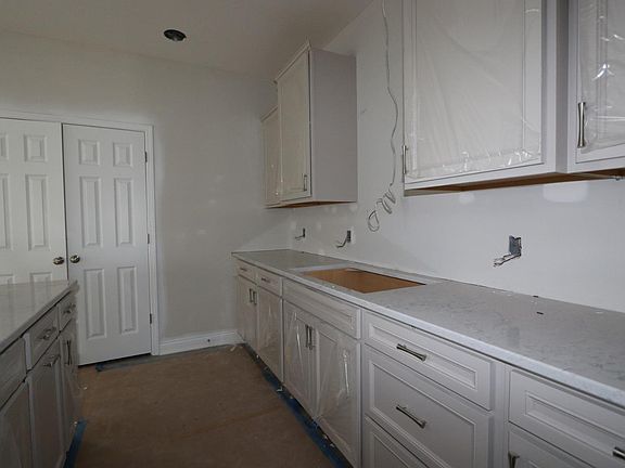 4th image of 5008 Arena Ct #648