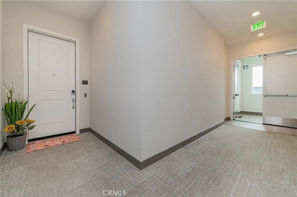 4 bed, 2579 sqft, $7,200 — Photo 4