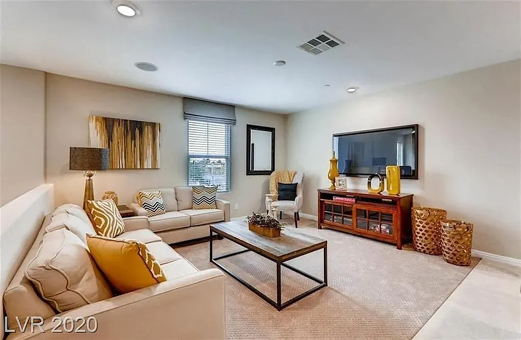 3 bed, 1306 sqft, $2,000 — Photo 3