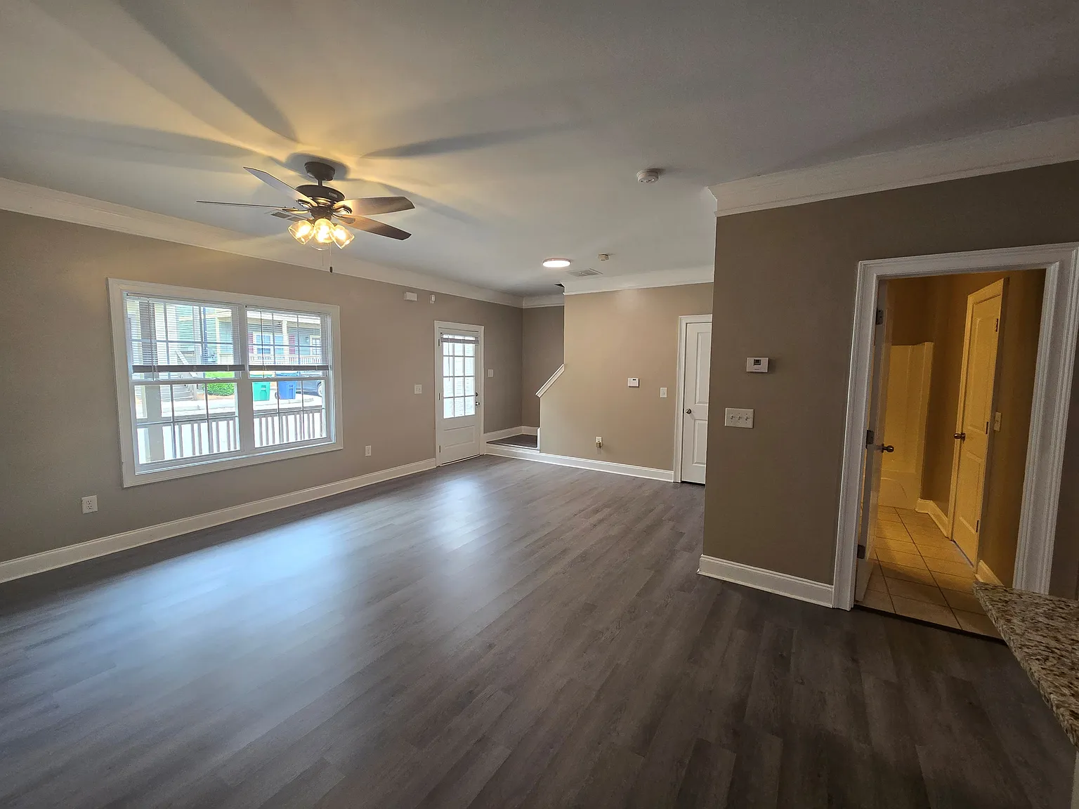 3 bed, 1500 sqft, $2,070 — Photo 2