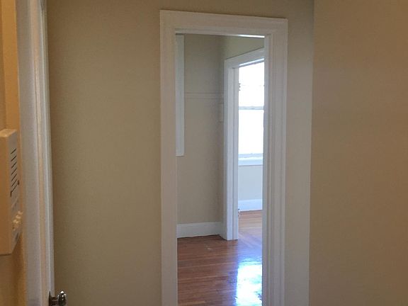 2nd image of 101 27th St APT 5