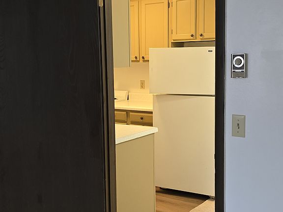 4th image of 1946 Ottawa Ave #3