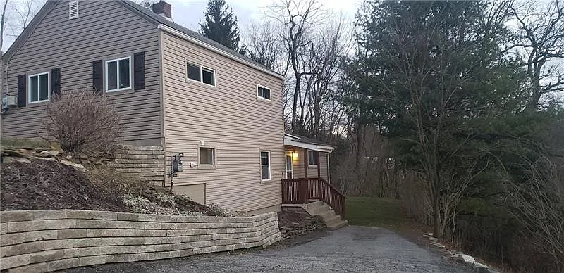 128 Hoffman Blvd photo 1