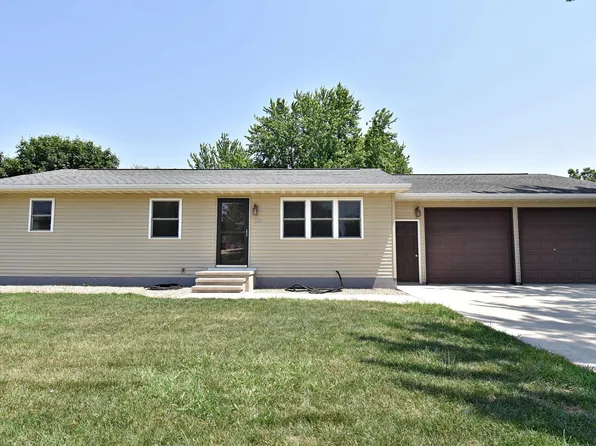 310 12th Ave NW, Independence, IA 50644