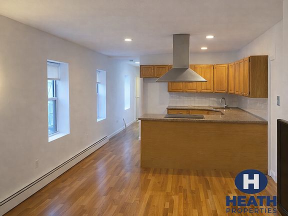 3rd image of 22 Saint Cyprians Pl APT 2L