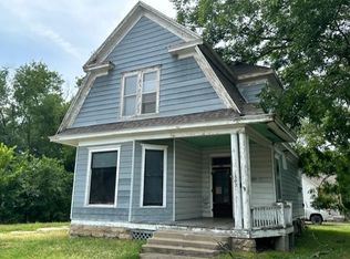 302 S Ash St, Nevada, MO 64772