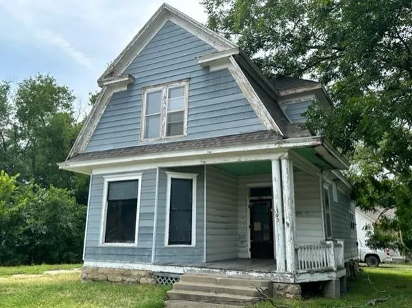 302 S Ash St, Nevada, MO 64772