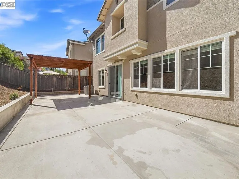 1172 Sagardia Way — Photo 18
