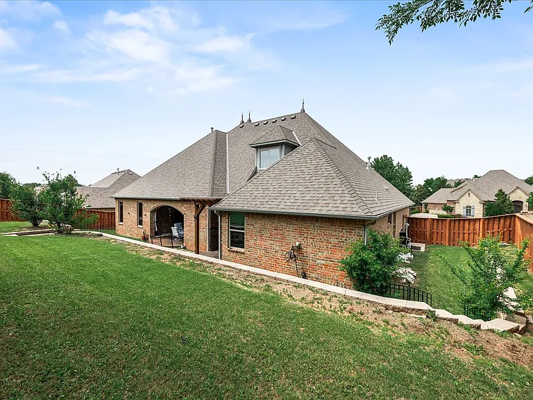 2708 Cattle Dr — Photo 32