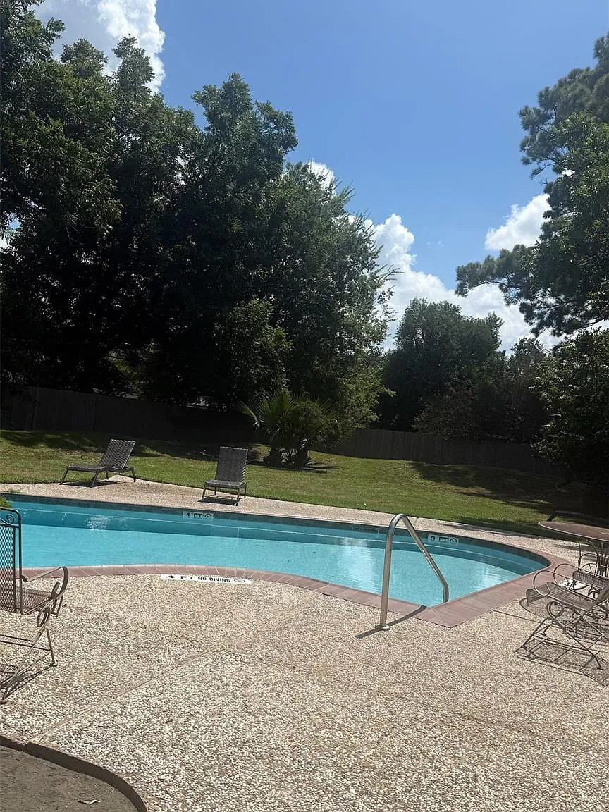 3 bed, 2.5 bath, 1324 sqft, $1,595 — Photo 2