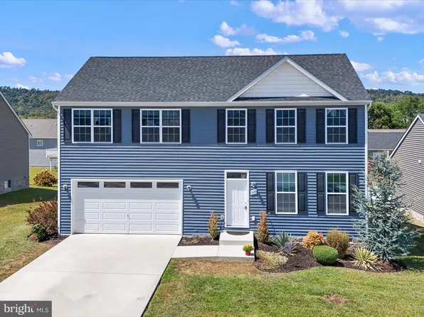 222 Toulouse Ln, Martinsburg, WV 25403