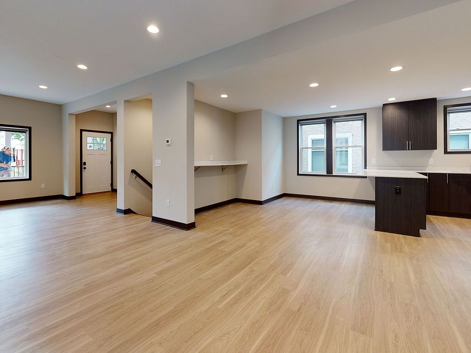 1st image of 1109 6th St SE #1