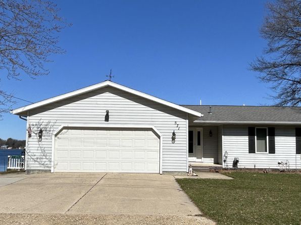 571 S Bass Lake Dr, Vestaburg, MI 48891