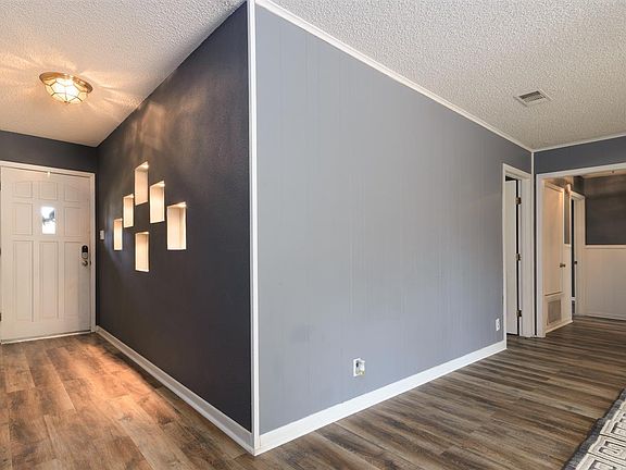 5th image of 906 Redbud Dr