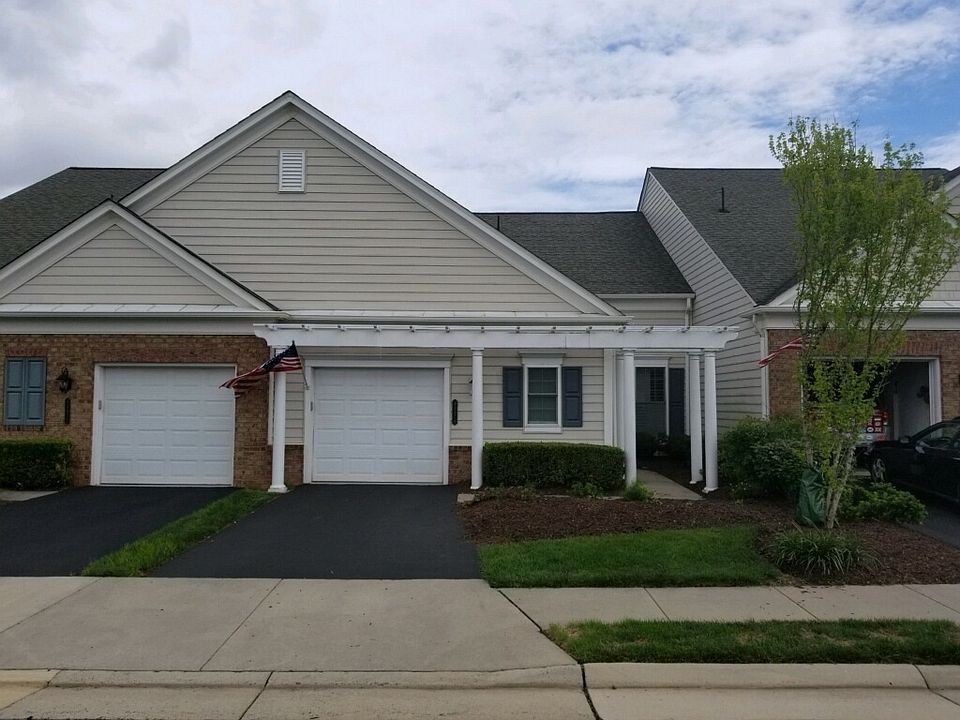 1st image of 44474 Oakmont Manor Sq