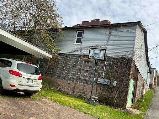2nd image of 79 Mahlon St