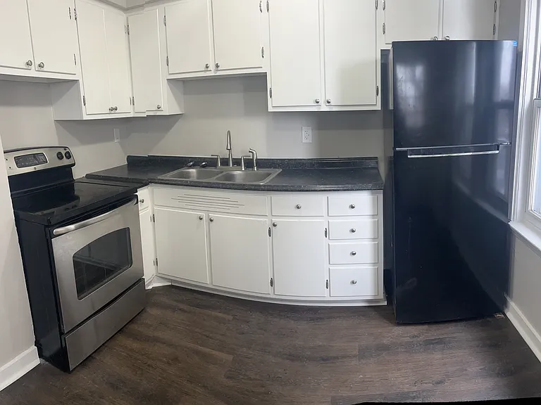 143 Morey Pl #4 — Photo 2