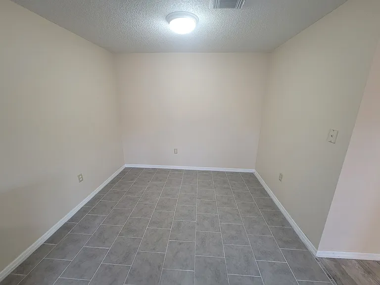 456 Hunter Cir — Photo 9