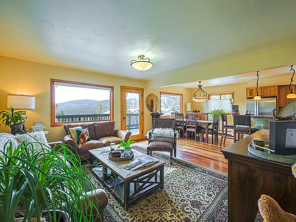 Family Room & Kitchen open floor plan