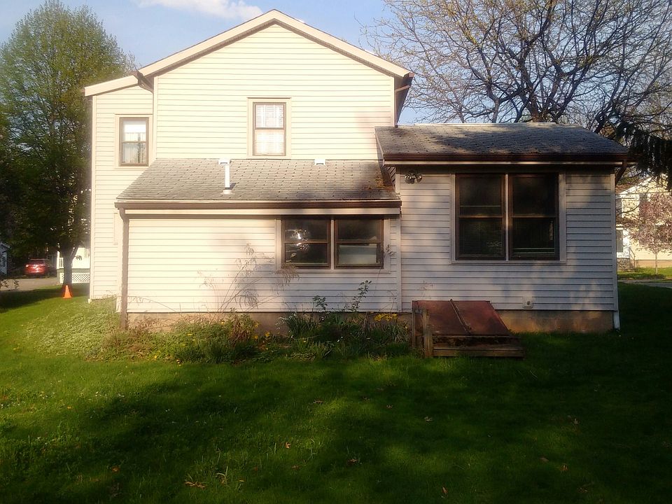 2nd image of 124 W Academy St