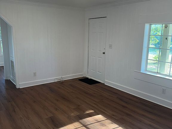 3rd image of 427 N McDonough Rd