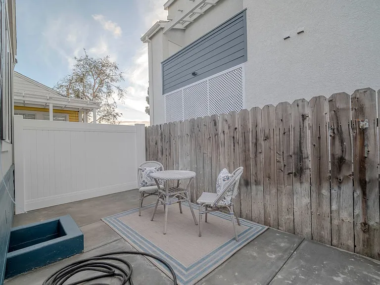 331 Avocado St — Photo 12