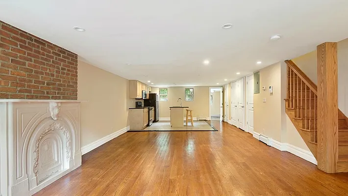 Rented by Park Property Advisors | media 19