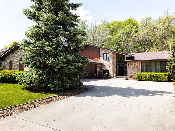 2nd image of 15513 S Twin Lakes Dr