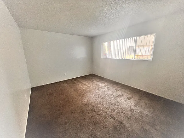 Gold Crossing Apartments — Photo 14