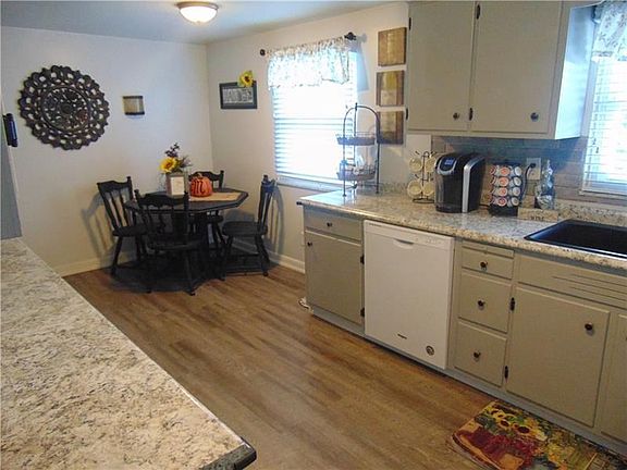 2nd image of 1174 Skyline Dr