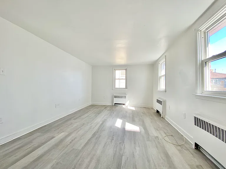 1029 Lafayette Ave — Photo 9