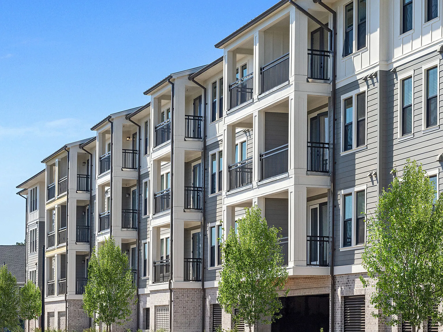 The Henslow Daniel Island Apartments & Townhomes — Photo 1