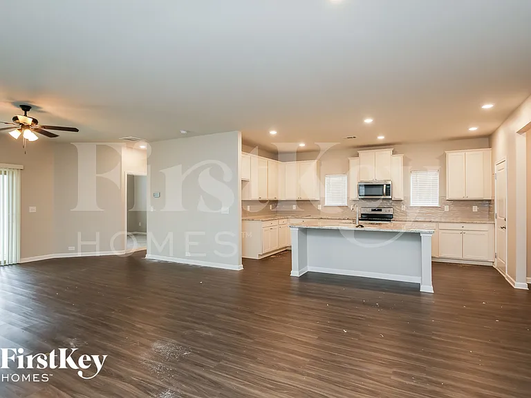 2476 Morgan Spring Ln — Photo 2