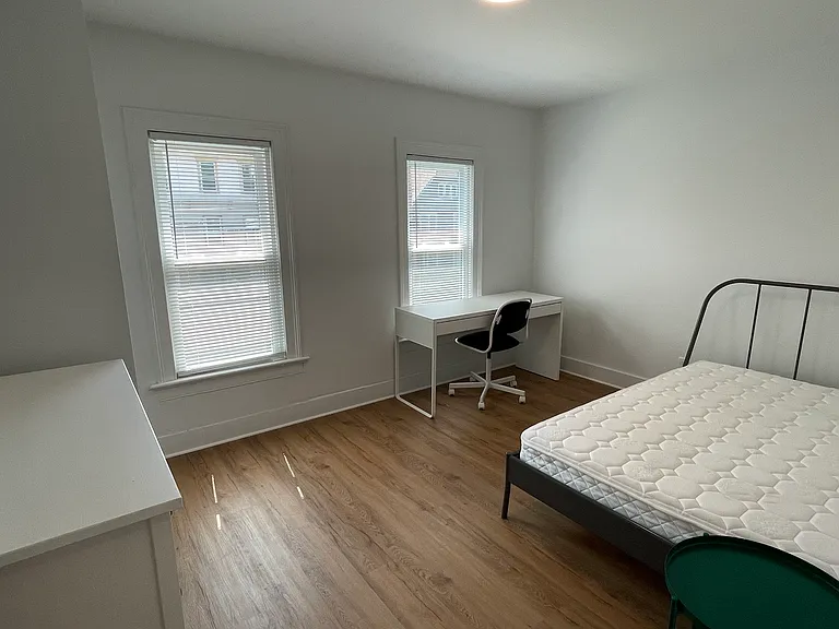 11 Seminary Ave — Photo 18