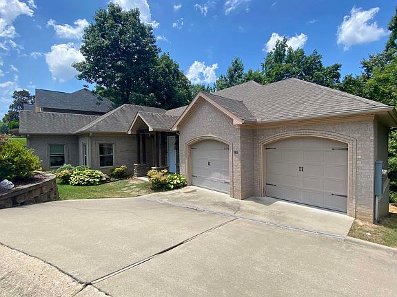 3rd image of 2611 Twin Oaks Ct