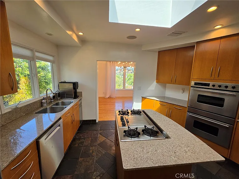 310 S Thurston Ave — Photo 24