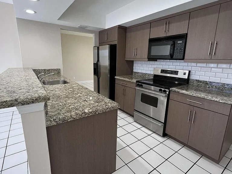 499 W Conference Dr — Photo 21
