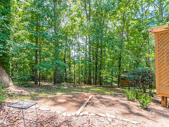 4th image of 1725 Branch Valley Dr
