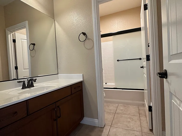 11693 Bradford Commons Dr — Photo 8