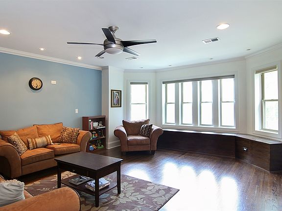 4th image of 6230 N Mozart St #1N