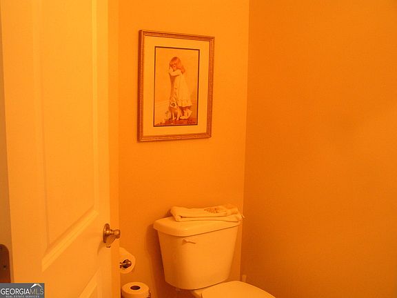 5th image of 136 Village Dr