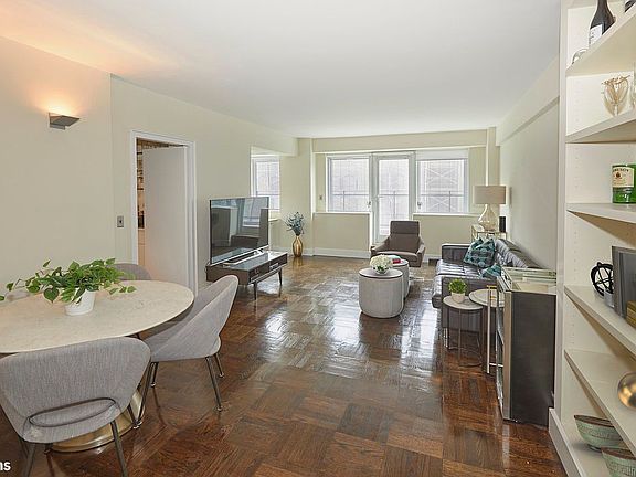 4th image of 20 E 68th St APT 12A