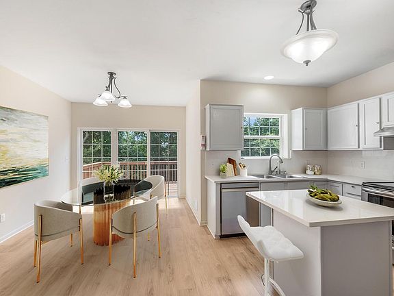 2nd image of 951 River Park DRIVE