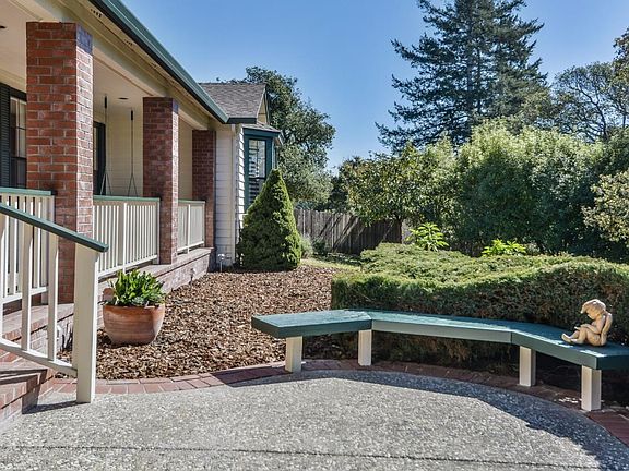 3rd image of 110 Vista Grande Dr
