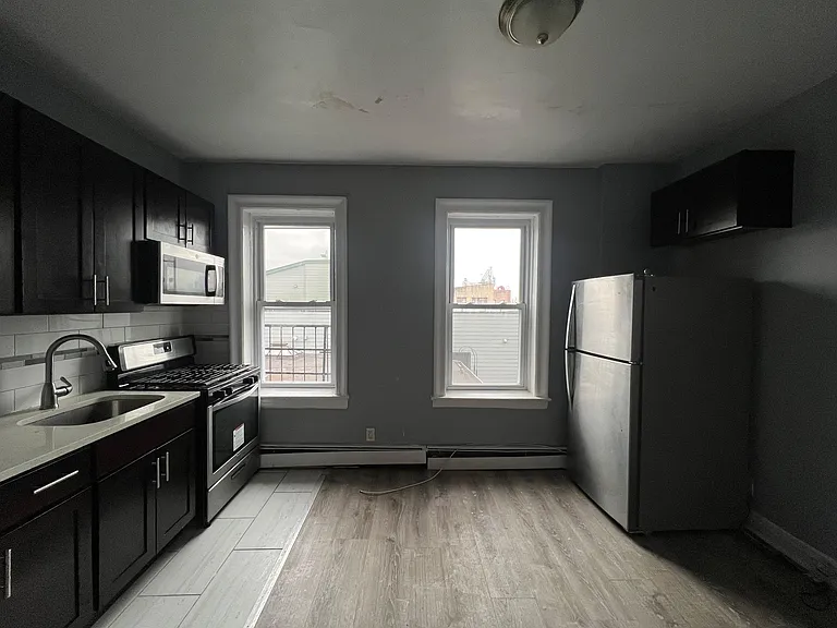 149 Zabriskie St #44E — Photo 2
