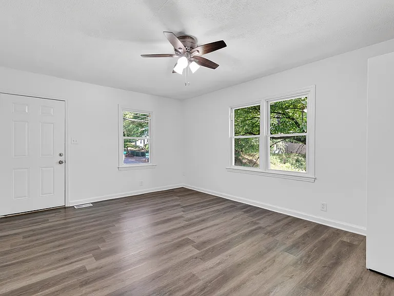 2036 McPherson Dr — Photo 14