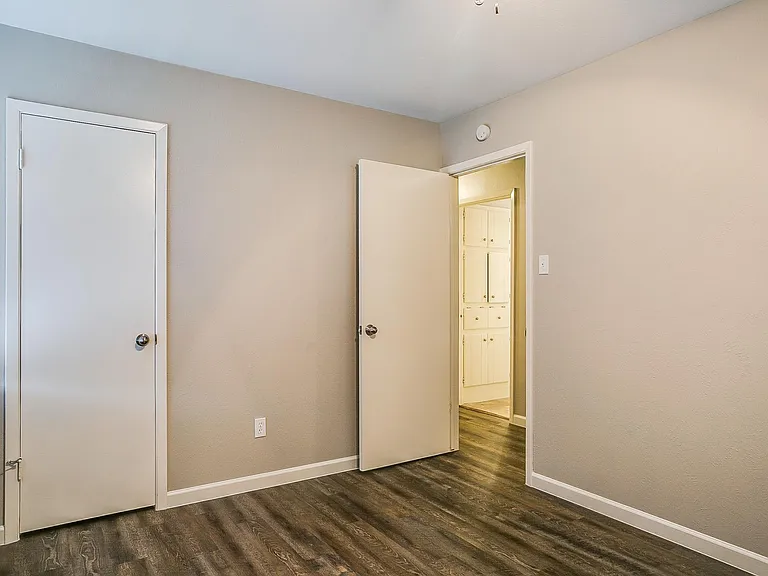 512 Stallion Ln — Photo 14